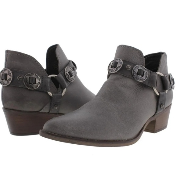 Steve Madden 'Aces' Grey w/ Conchos Women's Ankle Booties/Boots | NEW!!🩶🩶 - Picture 1 of 9